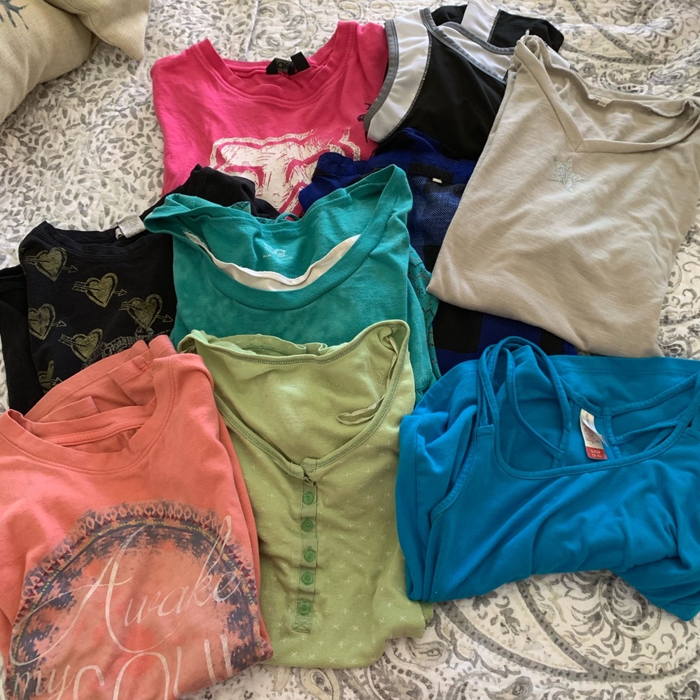 Bundle of 9 shirts